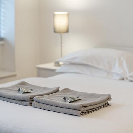 Soho & Covent Garden Apartment, Sleeps 3 London Bagian luar foto