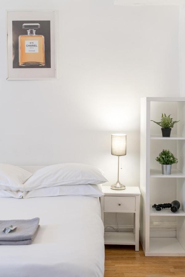 Soho & Covent Garden Apartment, Sleeps 3 London Bagian luar foto