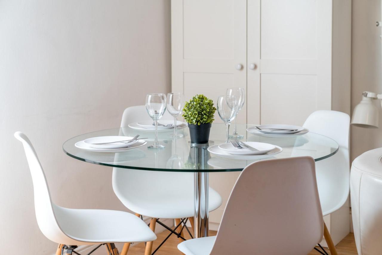Soho & Covent Garden Apartment, Sleeps 3 London Bagian luar foto