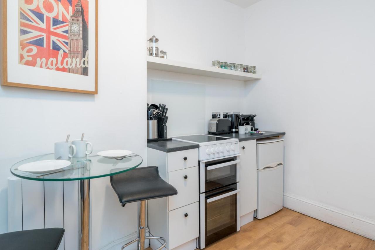 Soho & Covent Garden Apartment, Sleeps 3 London Bagian luar foto