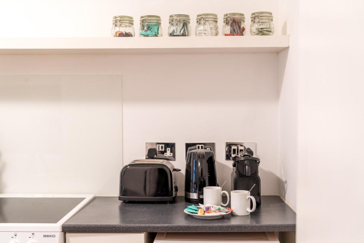 Soho & Covent Garden Apartment, Sleeps 3 London Bagian luar foto