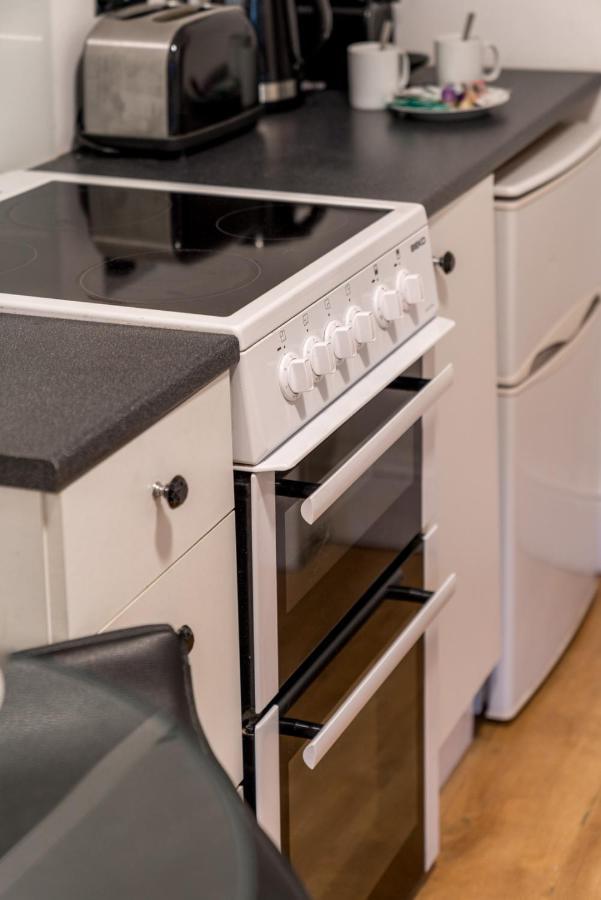 Soho & Covent Garden Apartment, Sleeps 3 London Bagian luar foto