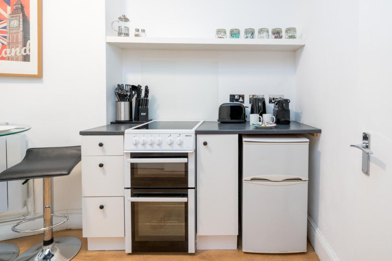 Soho & Covent Garden Apartment, Sleeps 3 London Bagian luar foto
