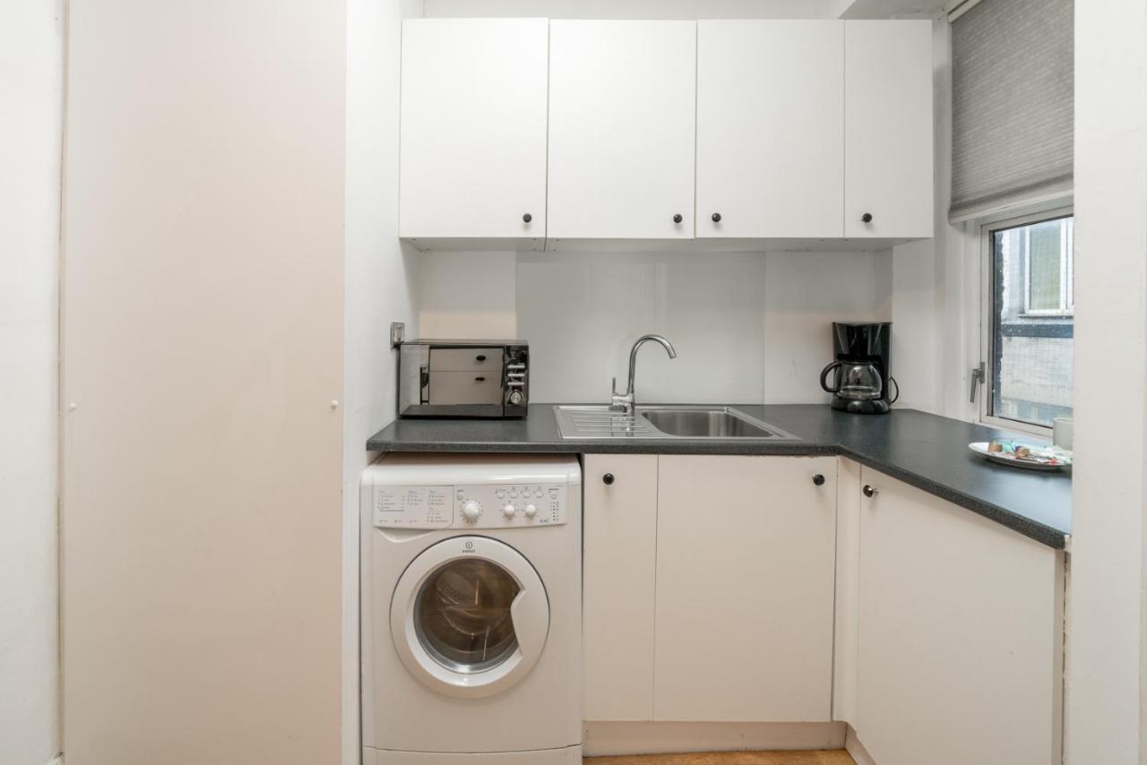 Soho & Covent Garden Apartment, Sleeps 3 London Bagian luar foto