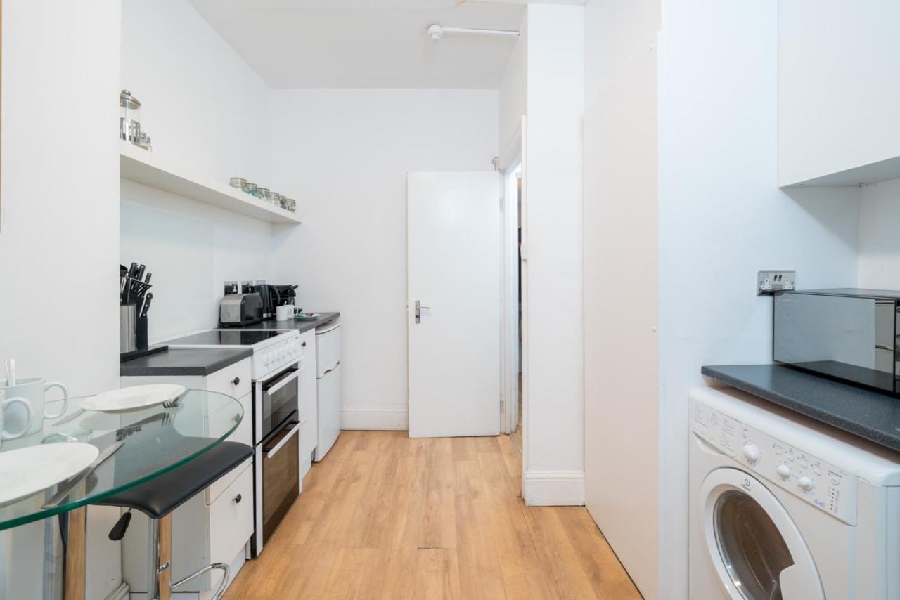 Soho & Covent Garden Apartment, Sleeps 3 London Bagian luar foto