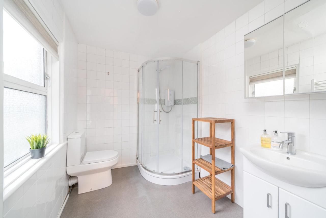 Soho & Covent Garden Apartment, Sleeps 3 London Bagian luar foto