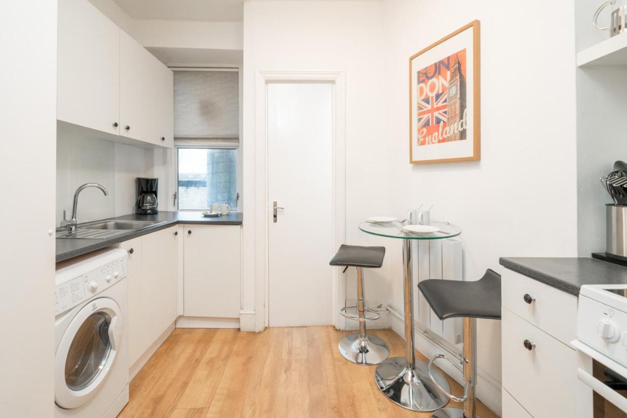 Soho & Covent Garden Apartment, Sleeps 3 London Bagian luar foto