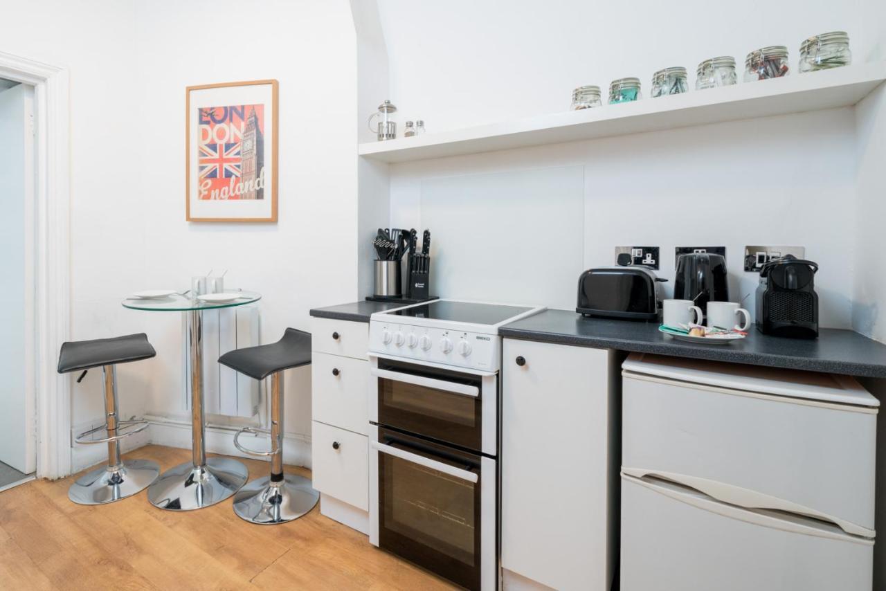 Soho & Covent Garden Apartment, Sleeps 3 London Bagian luar foto